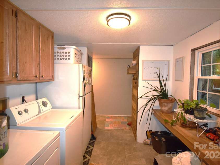 1789 Paris Drive, Conover, NC 28613.  MLS# CAR4263966, YatesRealty ID 20220. 