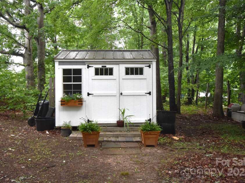 1789 Paris Drive, Conover, NC 28613.  MLS# CAR4263966, YatesRealty ID 20220. 