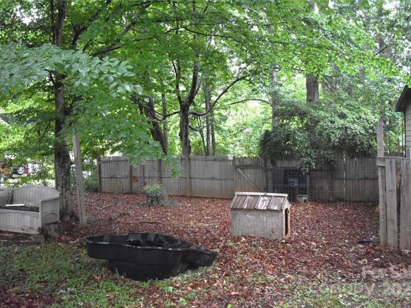 1789 Paris Drive, Conover, NC 28613.  MLS# CAR4263966, YatesRealty ID 20220. 