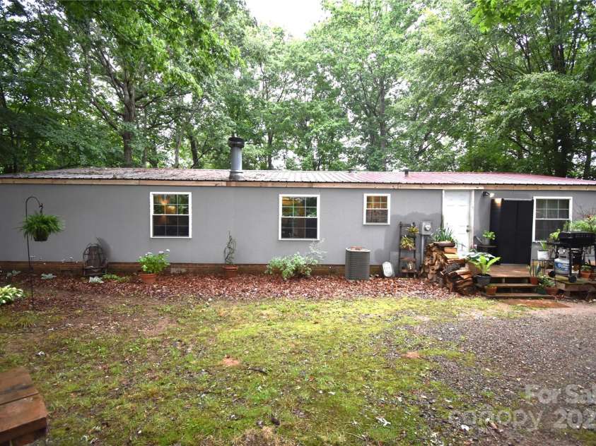 1789 Paris Drive, Conover, NC 28613.  MLS# CAR4263966, YatesRealty ID 20220. 