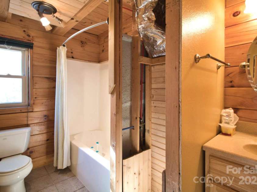 155 Northridge Drive, Rutherfordton, NC 28139.  MLS# CAR4318623, YatesRealty ID 20221. 
