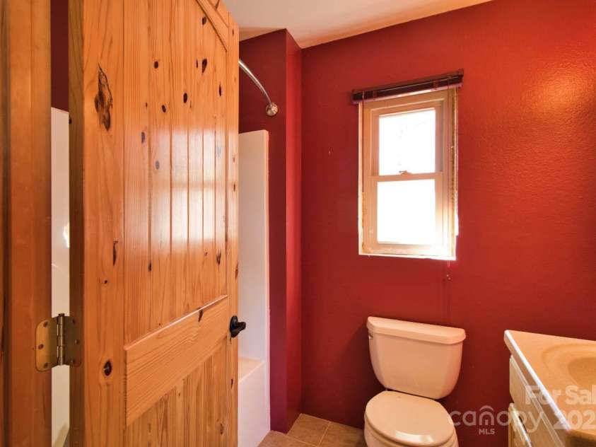 155 Northridge Drive, Rutherfordton, NC 28139.  MLS# CAR4318623, YatesRealty ID 20221. 