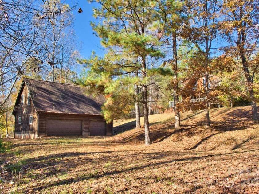 155 Northridge Drive, Rutherfordton, NC 28139.  MLS# CAR4318623, YatesRealty ID 20221. 