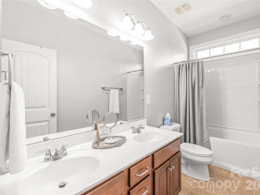 2441 Chatham Drive, Fort Mill, SC 29707.  MLS# CAR4347298, YatesRealty ID 20222. 