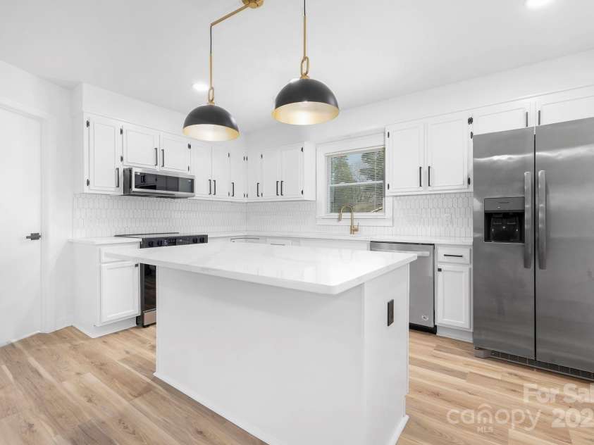 9930 Sardis Oaks Road, Charlotte, NC 28270.  MLS# CAR4269170, YatesRealty ID 20222. 