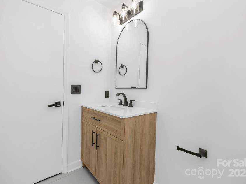 9930 Sardis Oaks Road, Charlotte, NC 28270.  MLS# CAR4269170, YatesRealty ID 20222. 