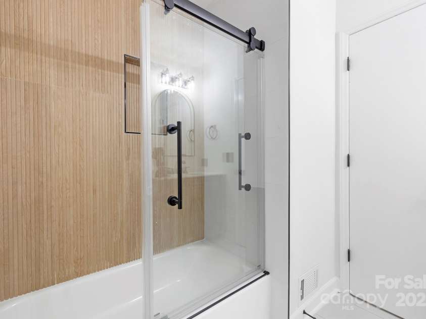 9930 Sardis Oaks Road, Charlotte, NC 28270.  MLS# CAR4269170, YatesRealty ID 20222. 