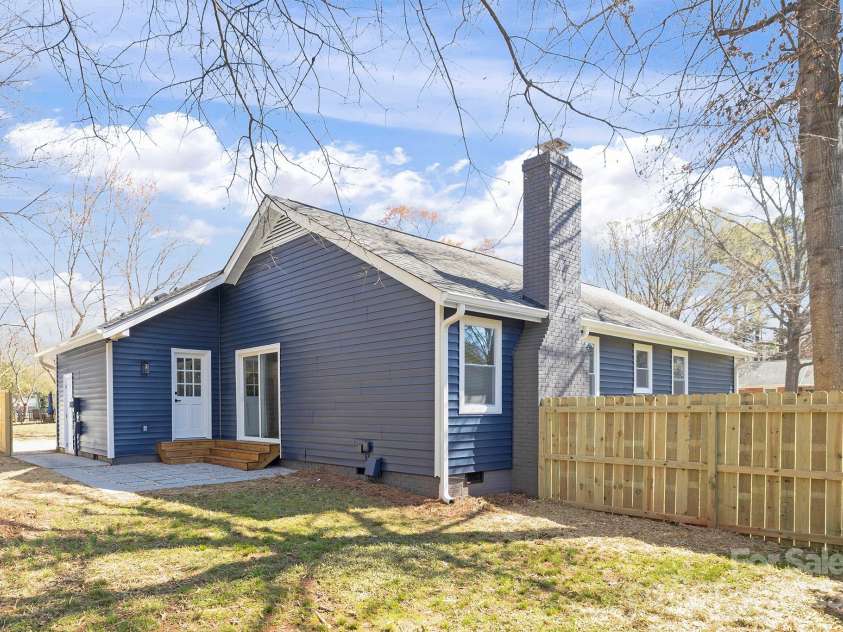 9930 Sardis Oaks Road, Charlotte, NC 28270.  MLS# CAR4269170, YatesRealty ID 20222. 