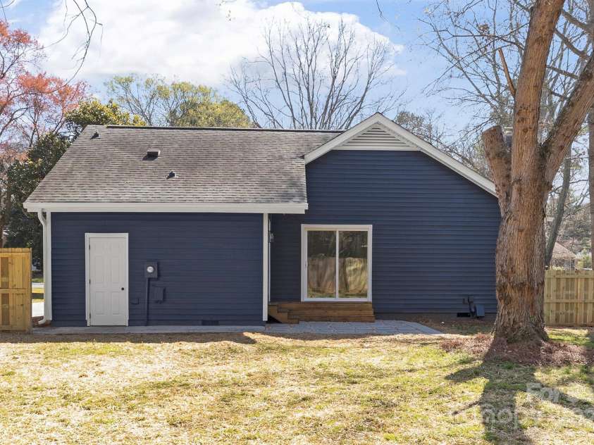 9930 Sardis Oaks Road, Charlotte, NC 28270.  MLS# CAR4269170, YatesRealty ID 20222. 