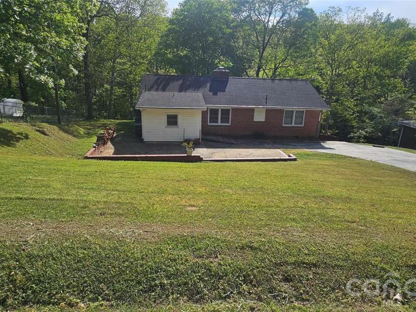 110 Crestwood Drive, Chester, SC 29706.  MLS# CAR4355972, YatesRealty ID 20223. 