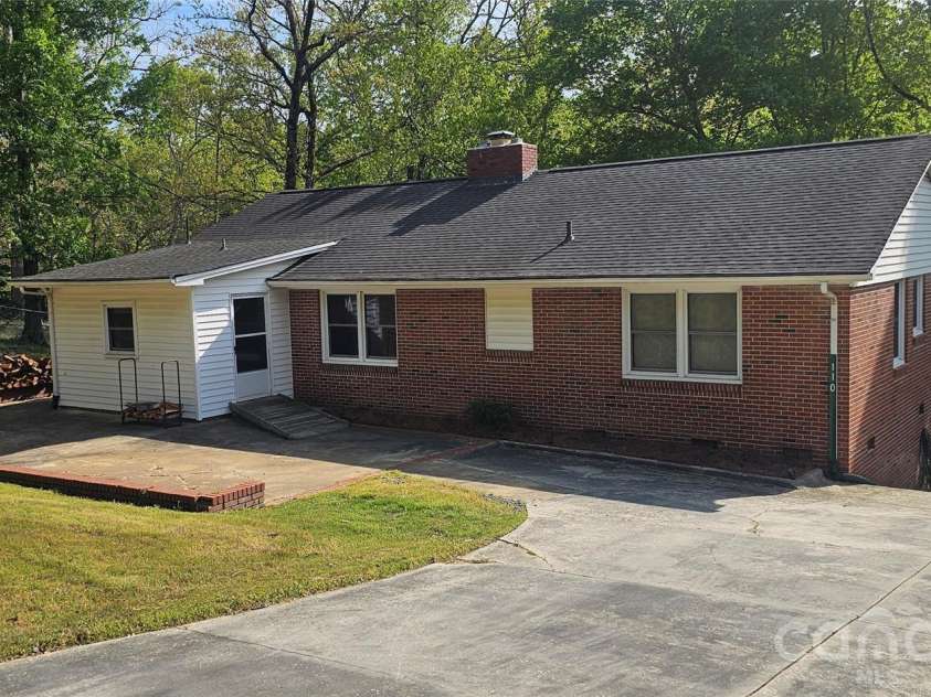 110 Crestwood Drive, Chester, SC 29706.  MLS# CAR4355972, YatesRealty ID 20223. 