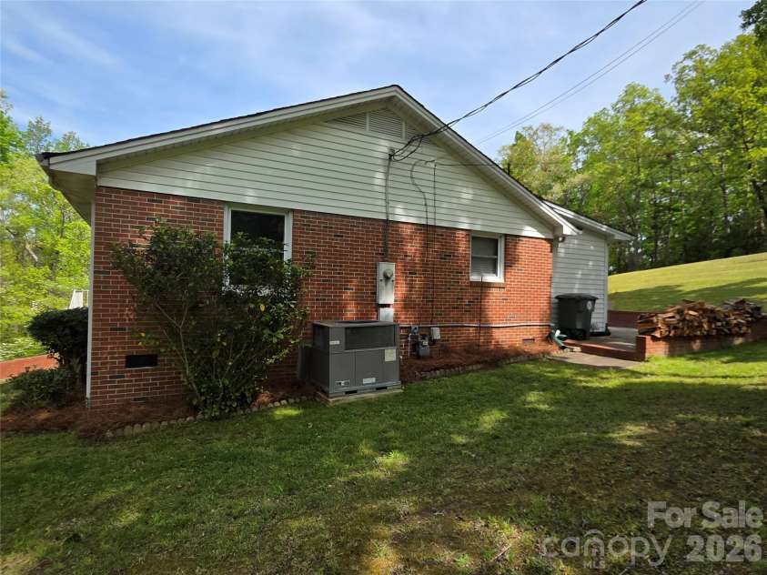 110 Crestwood Drive, Chester, SC 29706.  MLS# CAR4355972, YatesRealty ID 20223. 