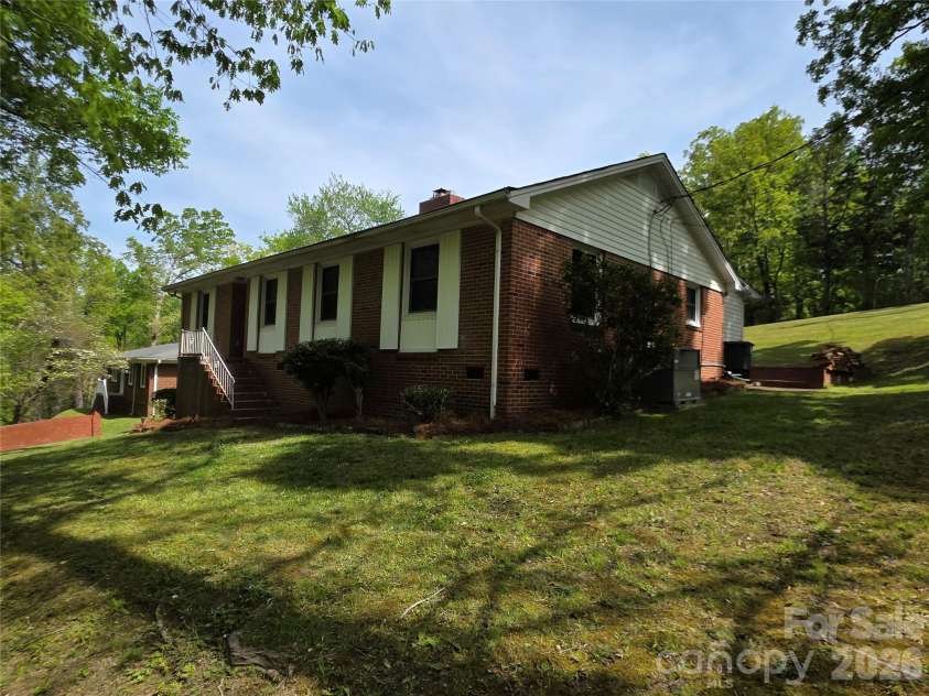 110 Crestwood Drive, Chester, SC 29706.  MLS# CAR4355972, YatesRealty ID 20223. 