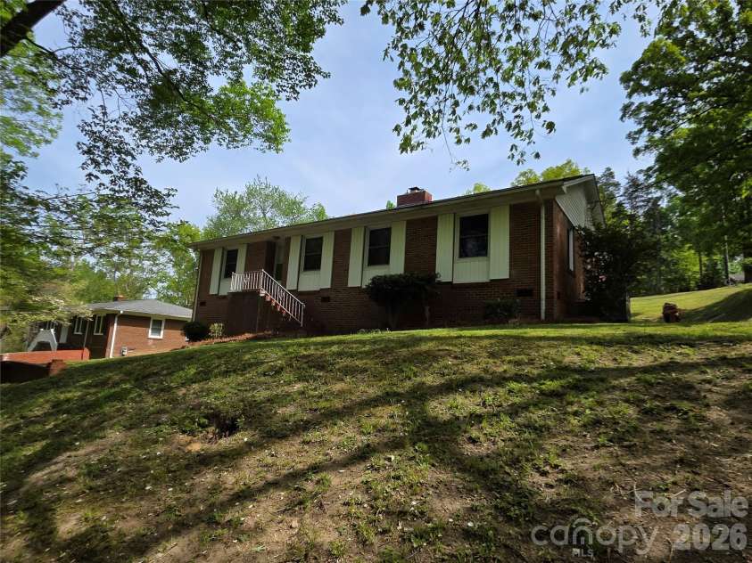 110 Crestwood Drive, Chester, SC 29706.  MLS# CAR4355972, YatesRealty ID 20223. 