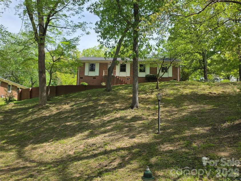 110 Crestwood Drive, Chester, SC 29706.  MLS# CAR4355972, YatesRealty ID 20223. 
