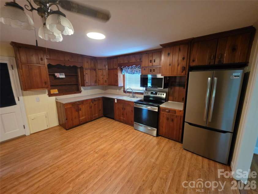 110 Crestwood Drive, Chester, SC 29706.  MLS# CAR4355972, YatesRealty ID 20223. 