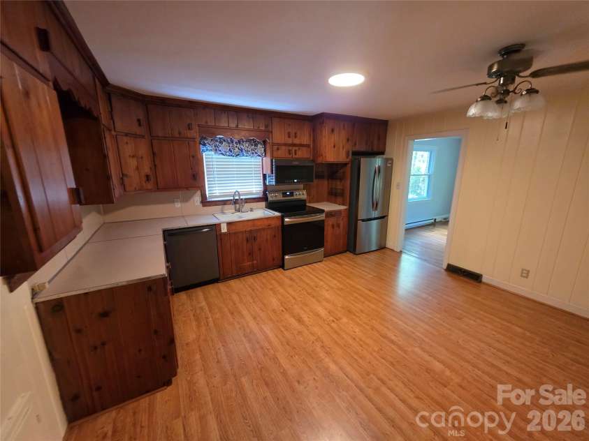 110 Crestwood Drive, Chester, SC 29706.  MLS# CAR4355972, YatesRealty ID 20223. 