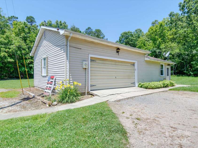 12770 Bringle Ferry Road, Richfield, NC 28137.  MLS# CAR4155972, YatesRealty ID 20224. 