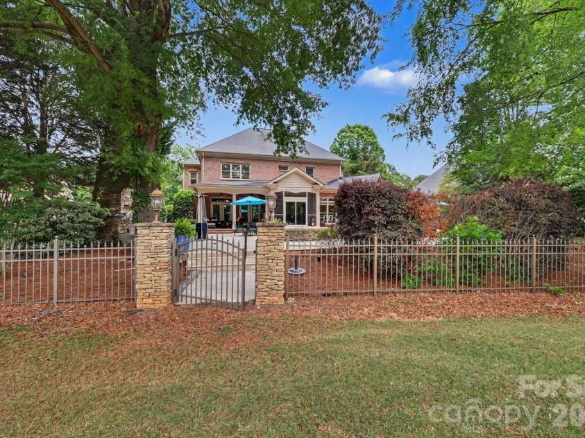 10615 Lederer Avenue, Charlotte, NC 28277.  MLS# CAR4370417, YatesRealty ID 20225. 