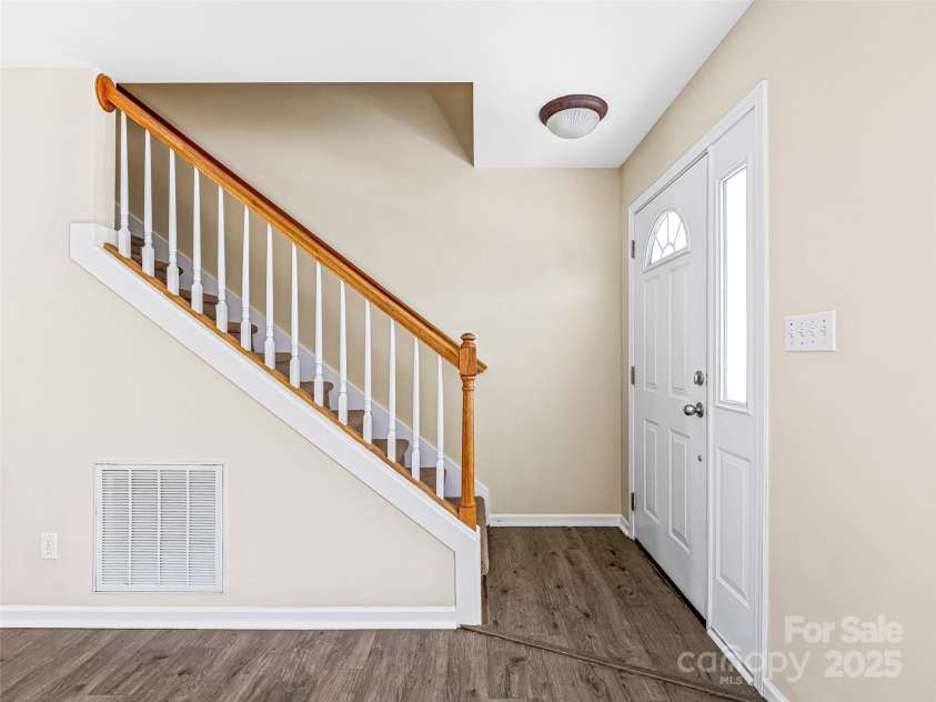 105 Woodcreek Circle, Swannanoa, NC 28778.  MLS# CAR4226207, YatesRealty ID 20227. 