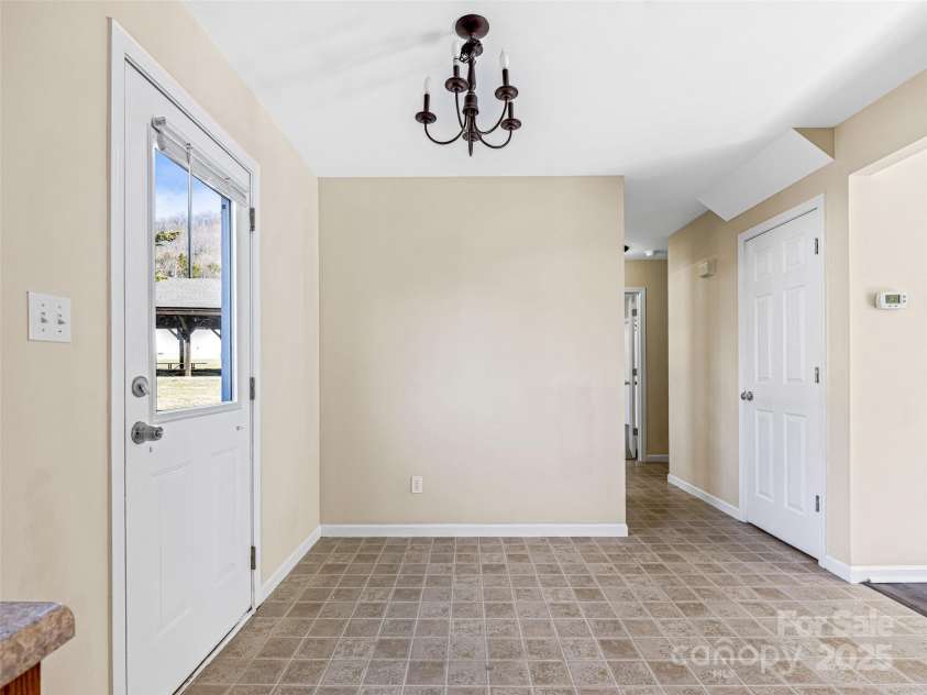 105 Woodcreek Circle, Swannanoa, NC 28778.  MLS# CAR4226207, YatesRealty ID 20227. 