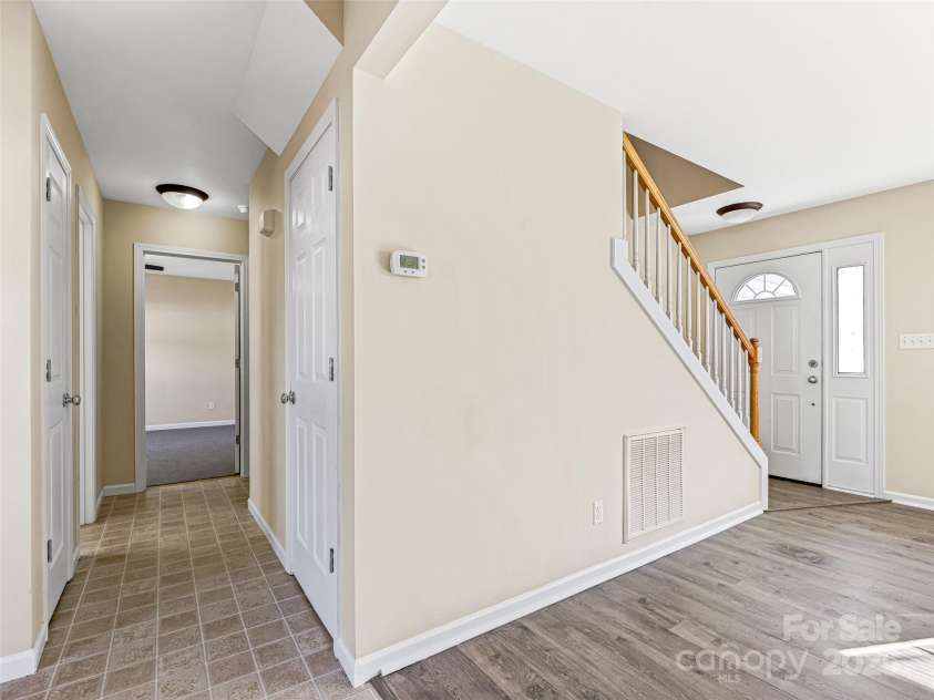 105 Woodcreek Circle, Swannanoa, NC 28778.  MLS# CAR4226207, YatesRealty ID 20227. 