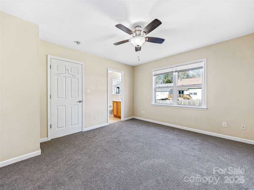105 Woodcreek Circle, Swannanoa, NC 28778.  MLS# CAR4226207, YatesRealty ID 20227. 