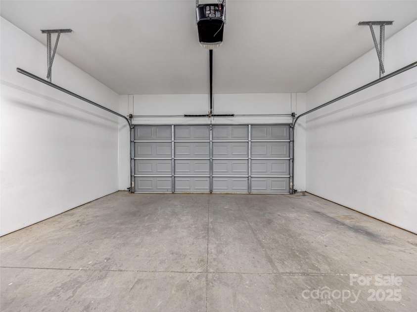 105 Woodcreek Circle, Swannanoa, NC 28778.  MLS# CAR4226207, YatesRealty ID 20227. 