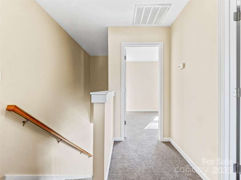 105 Woodcreek Circle, Swannanoa, NC 28778.  MLS# CAR4226207, YatesRealty ID 20227. 