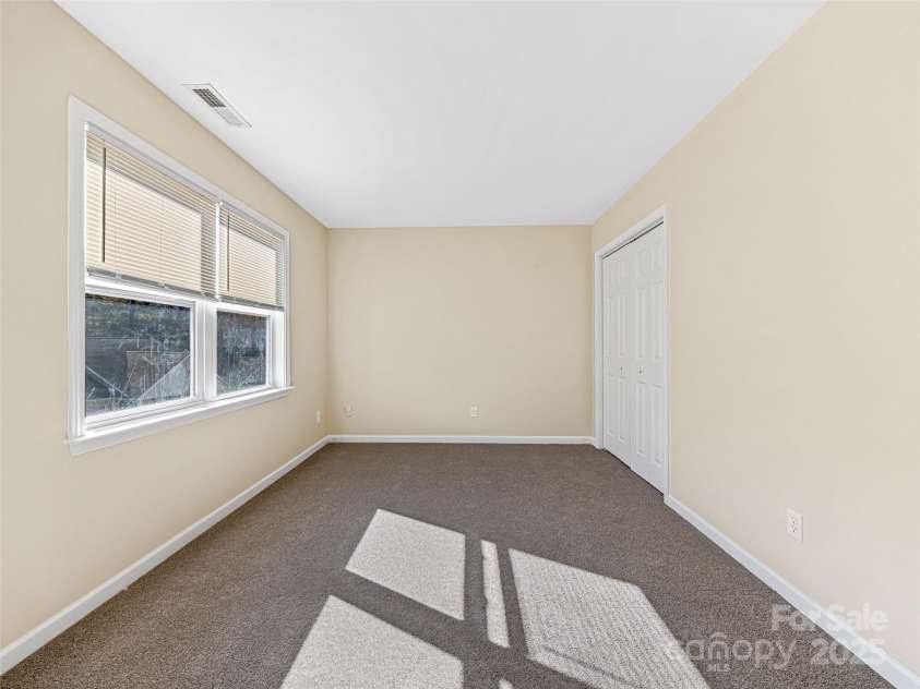 105 Woodcreek Circle, Swannanoa, NC 28778.  MLS# CAR4226207, YatesRealty ID 20227. 