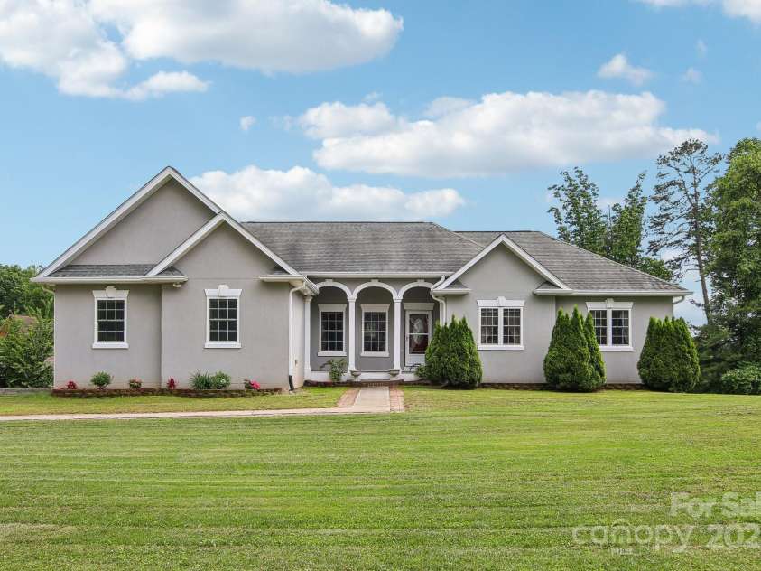 150 Baton Lane, Hendersonville, NC 28792.  MLS# CAR4259091, YatesRealty ID 20229. 