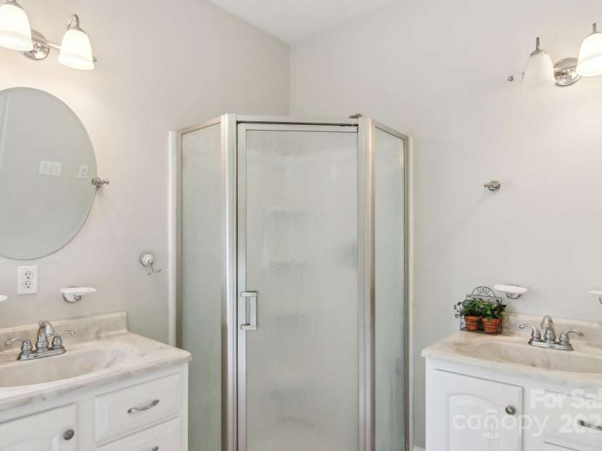 150 Baton Lane, Hendersonville, NC 28792.  MLS# CAR4259091, YatesRealty ID 20229. 