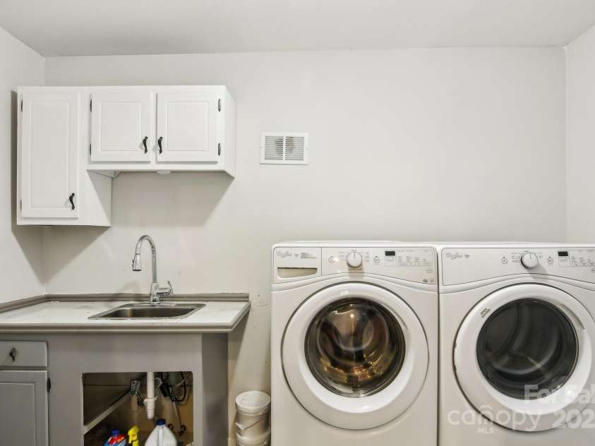 150 Baton Lane, Hendersonville, NC 28792.  MLS# CAR4259091, YatesRealty ID 20229. 