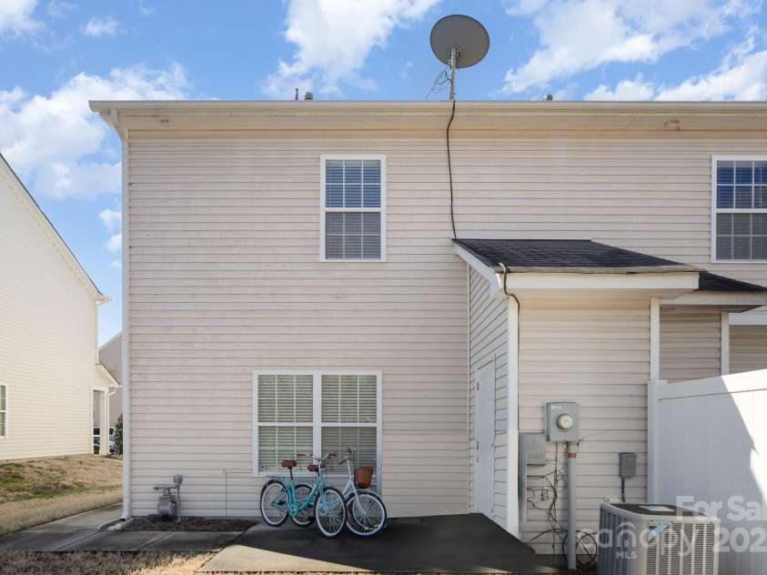 10530 Stoneacre Court, Pineville, NC 28134.  MLS# CAR4231237, YatesRealty ID 2023. 