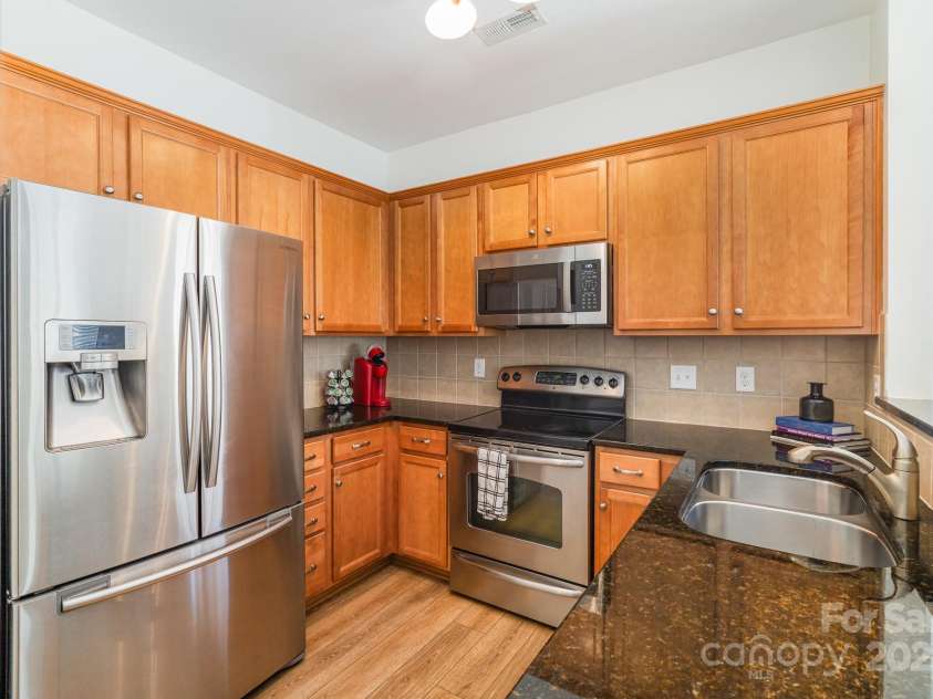 10530 Stoneacre Court, Pineville, NC 28134.  MLS# CAR4231237, YatesRealty ID 2023. Kitchen