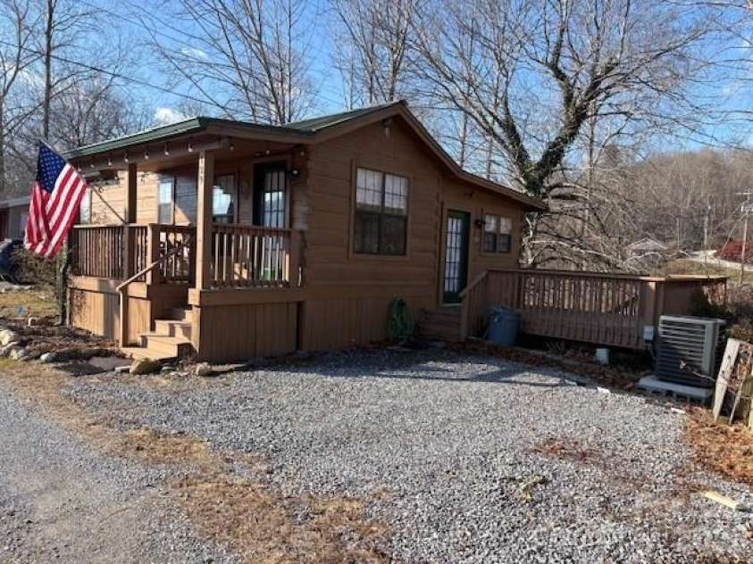 129 Mallard Loop, Waynesville, NC 28785.  MLS# CAR4335027, YatesRealty ID 2023. Right front corner & parking area