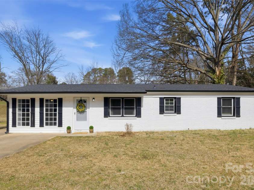 504 Bridges Drive, Kings Mountain, NC 28086.  MLS# CAR4349621, YatesRealty ID 2023. 