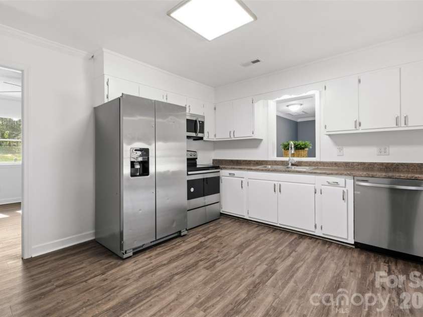 504 Bridges Drive, Kings Mountain, NC 28086.  MLS# CAR4349621, YatesRealty ID 2023. 