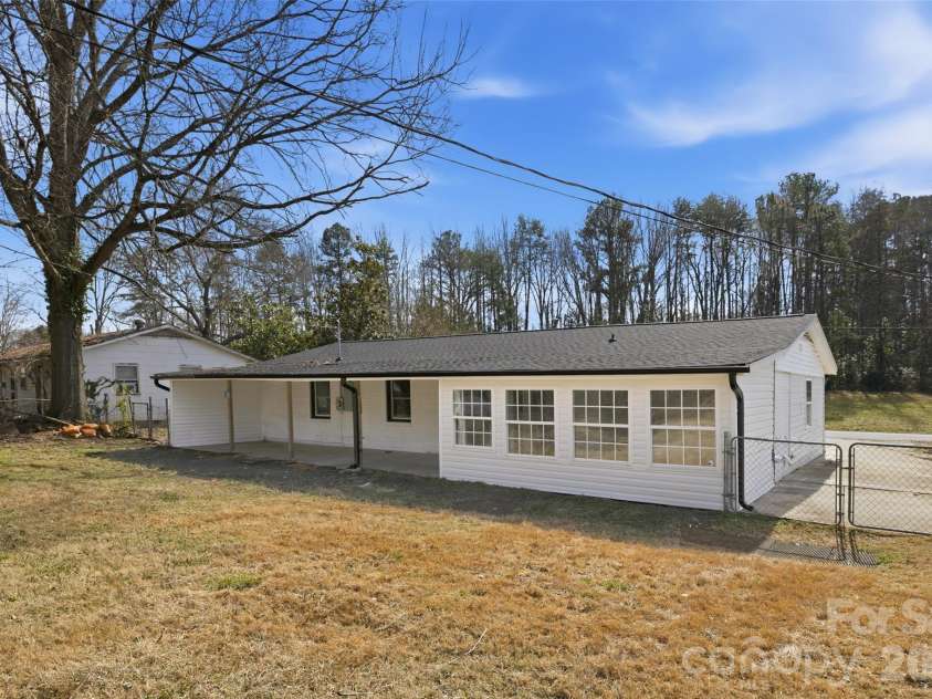 504 Bridges Drive, Kings Mountain, NC 28086.  MLS# CAR4349621, YatesRealty ID 2023. 