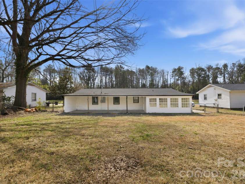 504 Bridges Drive, Kings Mountain, NC 28086.  MLS# CAR4349621, YatesRealty ID 2023. 