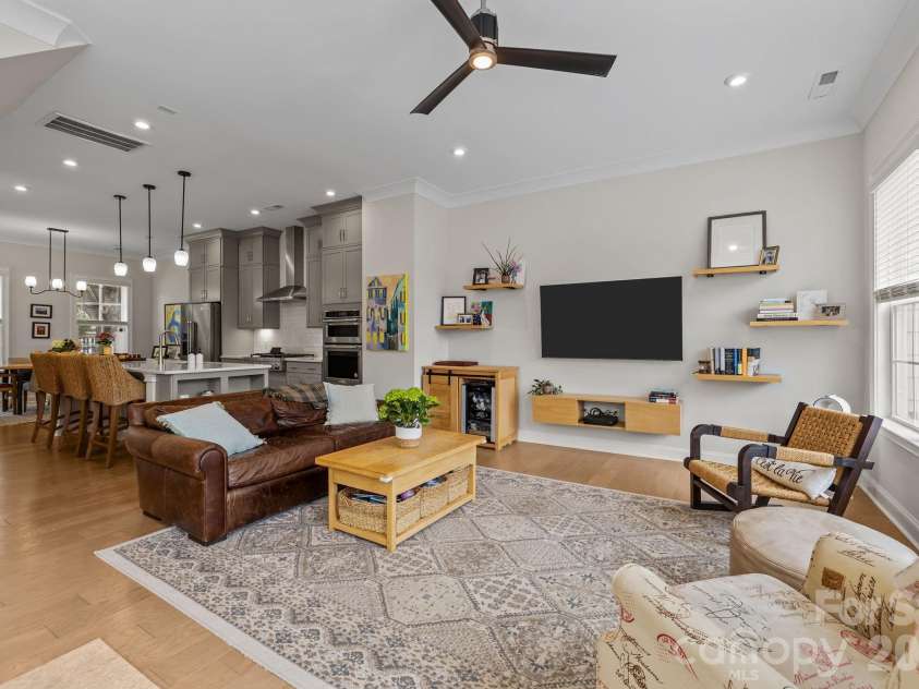 316 Dotger Avenue, Charlotte, NC 28204.  MLS# CAR4367499, YatesRealty ID 20230. 