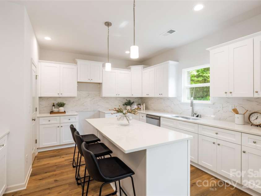 4226 Acorn Street, Charlotte, NC 28205.  MLS# CAR4269456, YatesRealty ID 20231. Representation