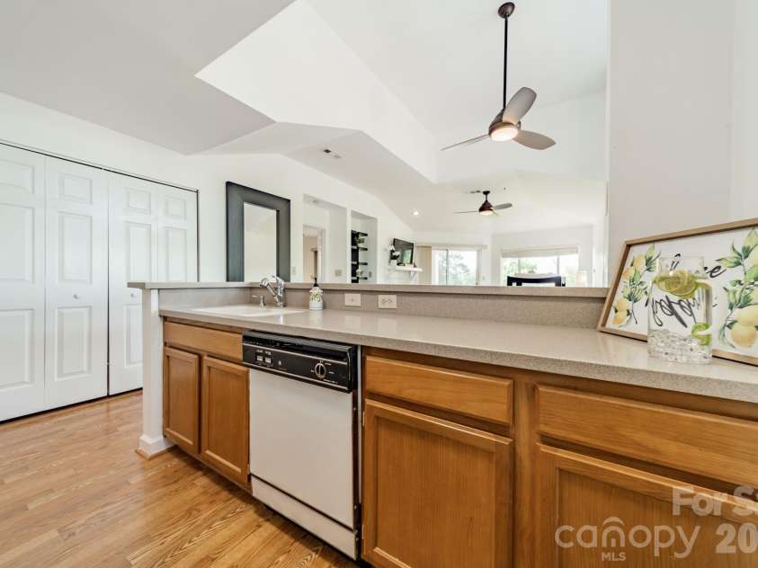 17919 Kings Point Drive, Cornelius, NC 28031.  MLS# CAR4372495, YatesRealty ID 20233. 