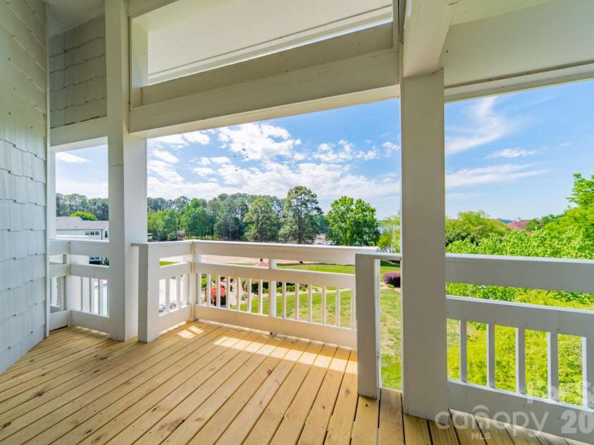 17919 Kings Point Drive, Cornelius, NC 28031.  MLS# CAR4372495, YatesRealty ID 20233. 