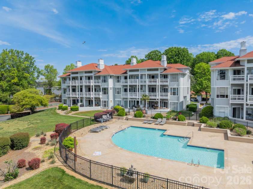 17919 Kings Point Drive, Cornelius, NC 28031.  MLS# CAR4372495, YatesRealty ID 20233. 