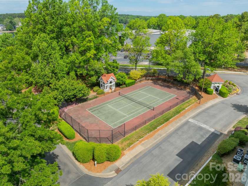 17919 Kings Point Drive, Cornelius, NC 28031.  MLS# CAR4372495, YatesRealty ID 20233. 