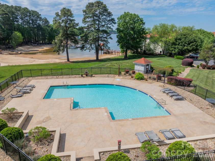 17919 Kings Point Drive, Cornelius, NC 28031.  MLS# CAR4372495, YatesRealty ID 20233. Bayshore pool - it is just for these 2 buildings.