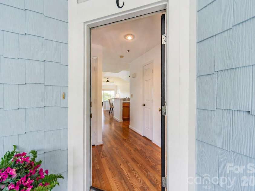 17919 Kings Point Drive, Cornelius, NC 28031.  MLS# CAR4372495, YatesRealty ID 20233. Come On In!