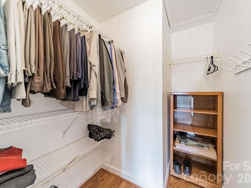 17919 Kings Point Drive, Cornelius, NC 28031.  MLS# CAR4372495, YatesRealty ID 20233. Generous primary closet space!