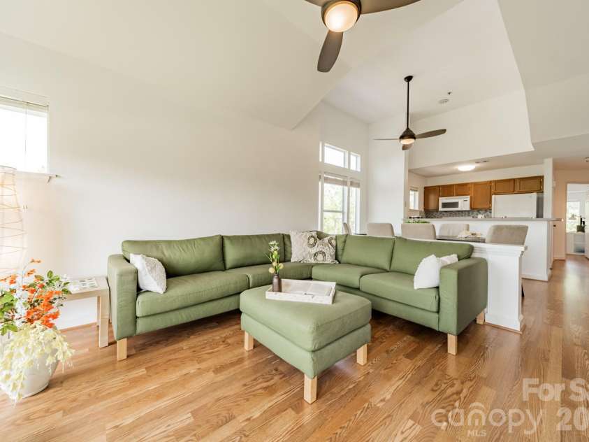 17919 Kings Point Drive, Cornelius, NC 28031.  MLS# CAR4372495, YatesRealty ID 20233. Look at the stunning ceiling lines!  Not only is it attractive, it also makes the space 